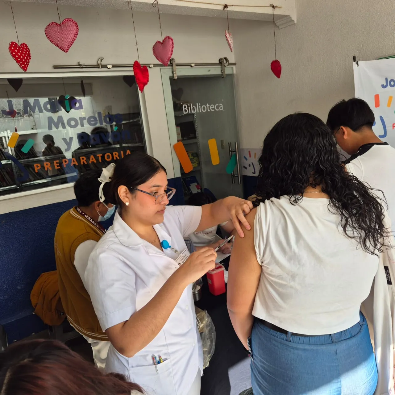 Campaña de salud y vacunación en el plantel