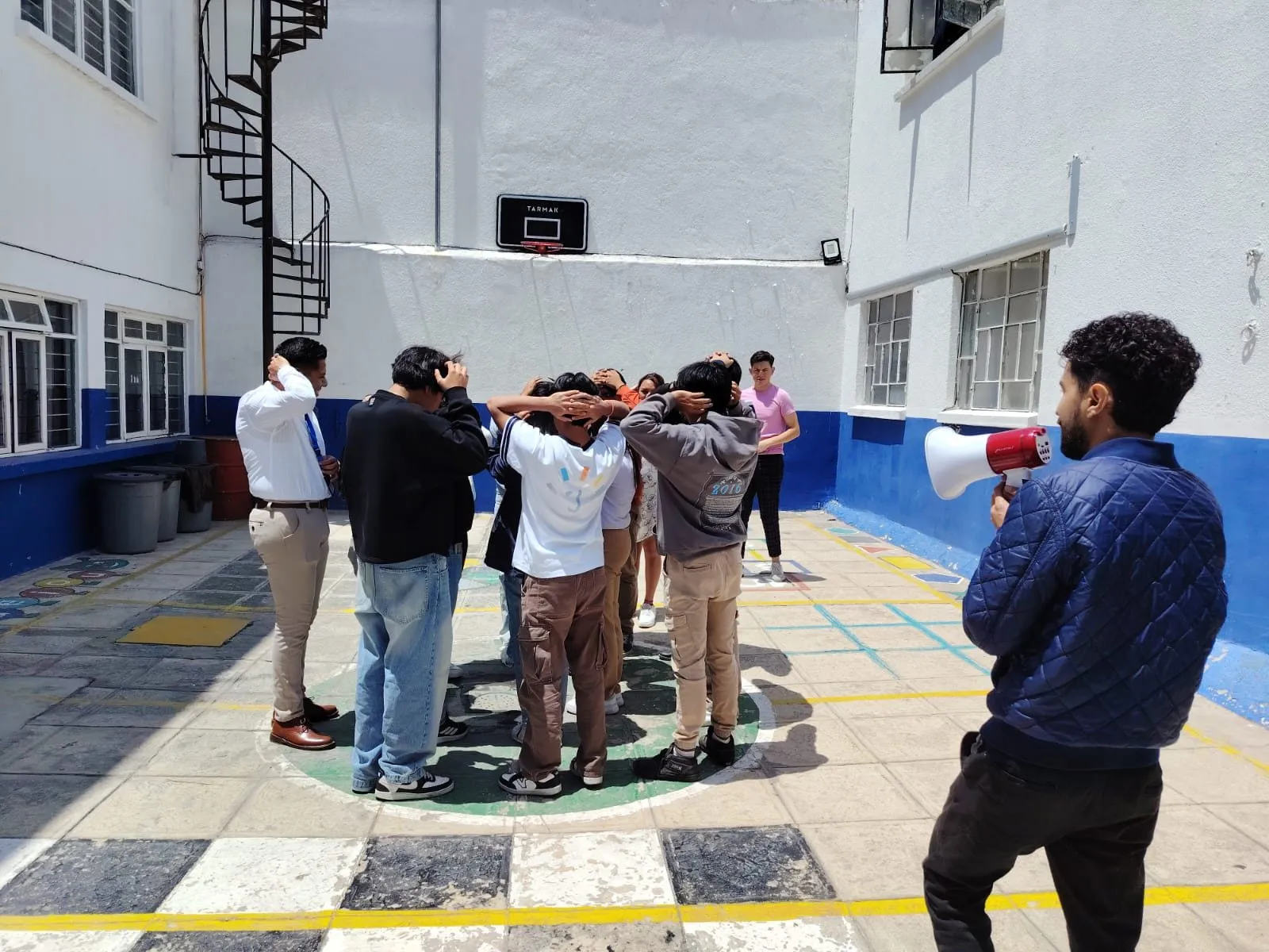 Dinámica de convivencia en el patio